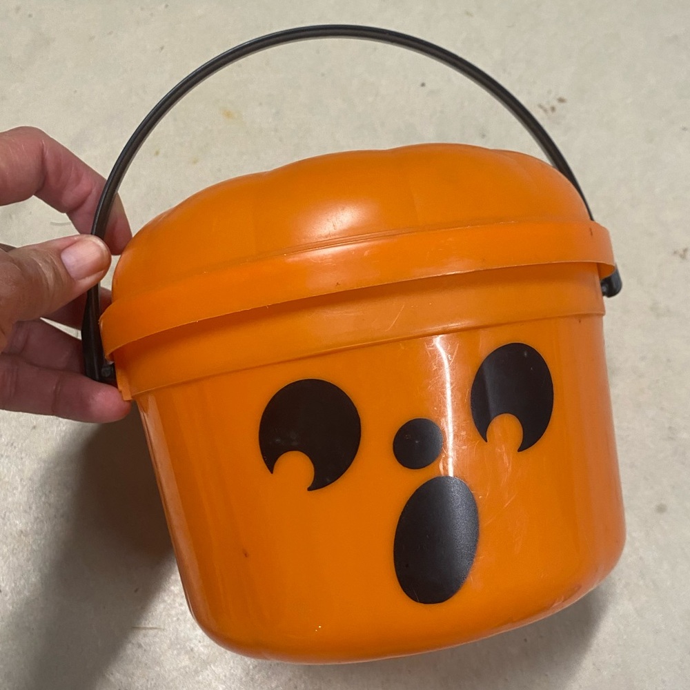 Orange Pumpkin Halloween Bucket McDonalds 1986
McBoo Vintage! 🍁🧡 - Picture 5 of 8